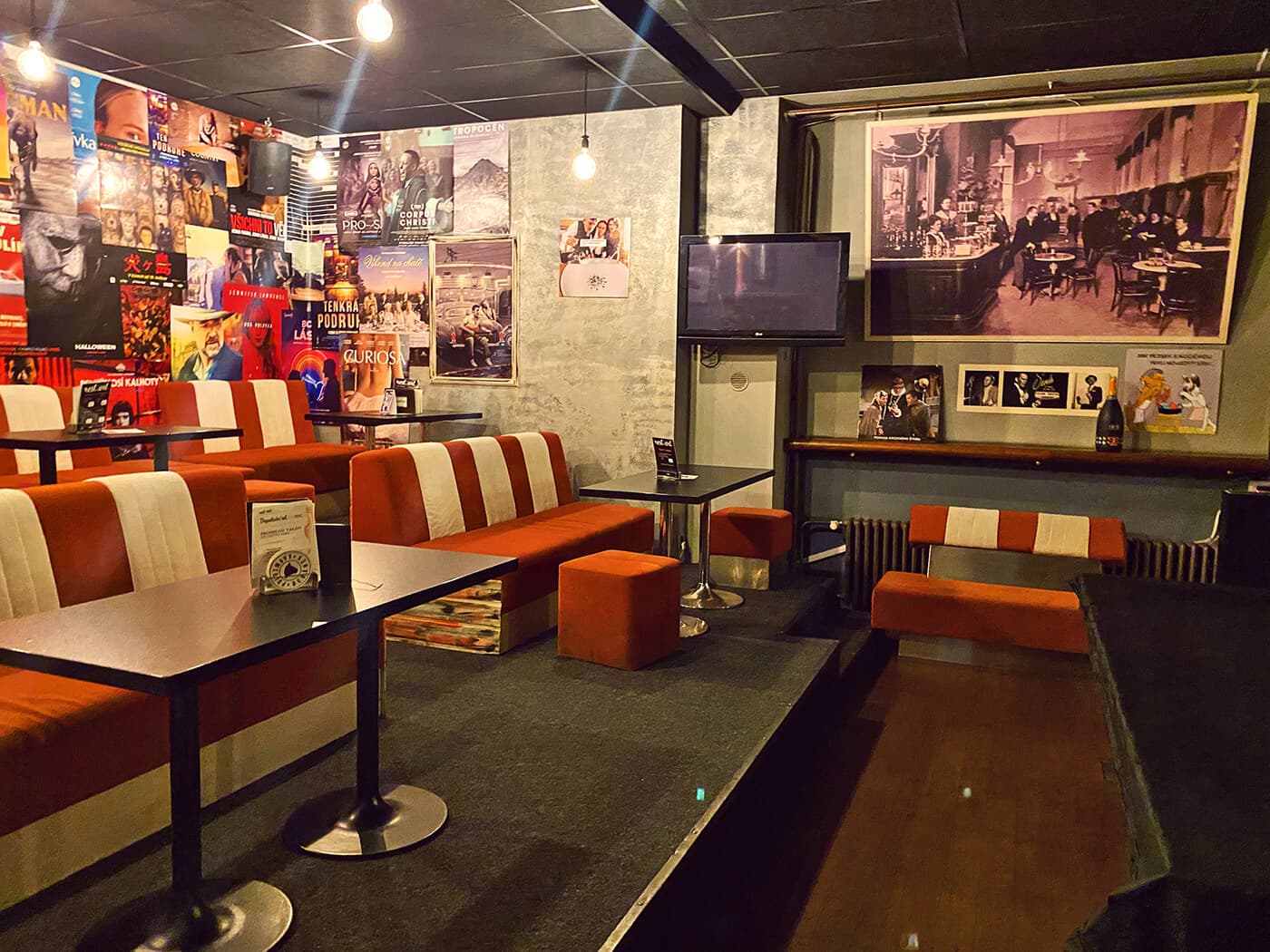 Kraťasy, Kino Restart, Podolí, Praha - Image 2